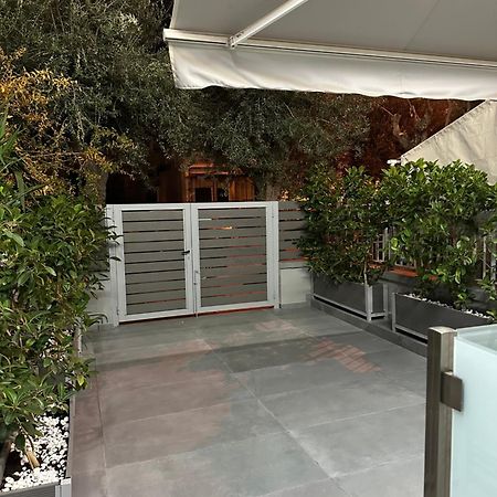 Kris Boy Apartment Athena Bagian luar foto