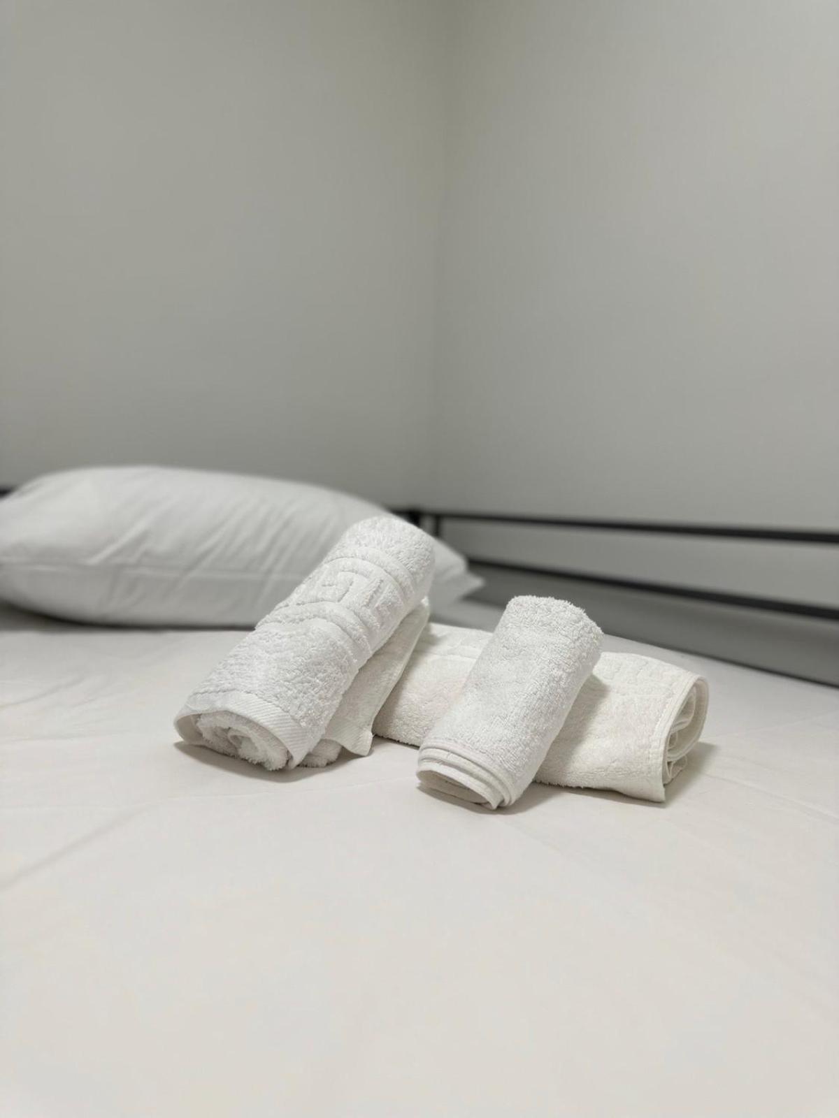 Kris Boy Apartment Athena Bagian luar foto